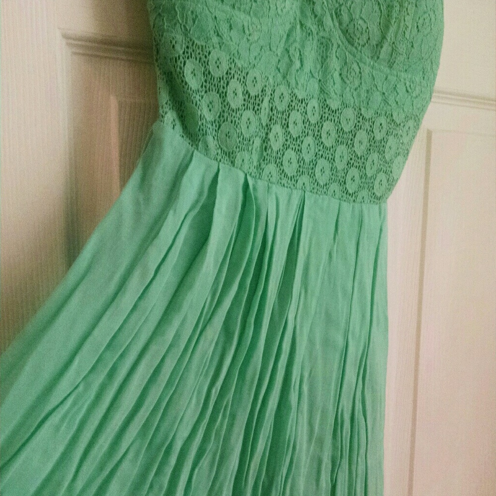Dress - Picture 2 of 7